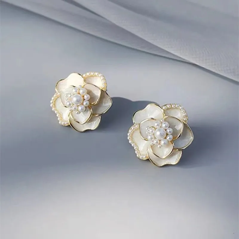 Exquisite White Color Camellia Earrings Pearl Flower Stud Earring for Women Jewelry Party Girls Sweet Luxury Accessories Gifts