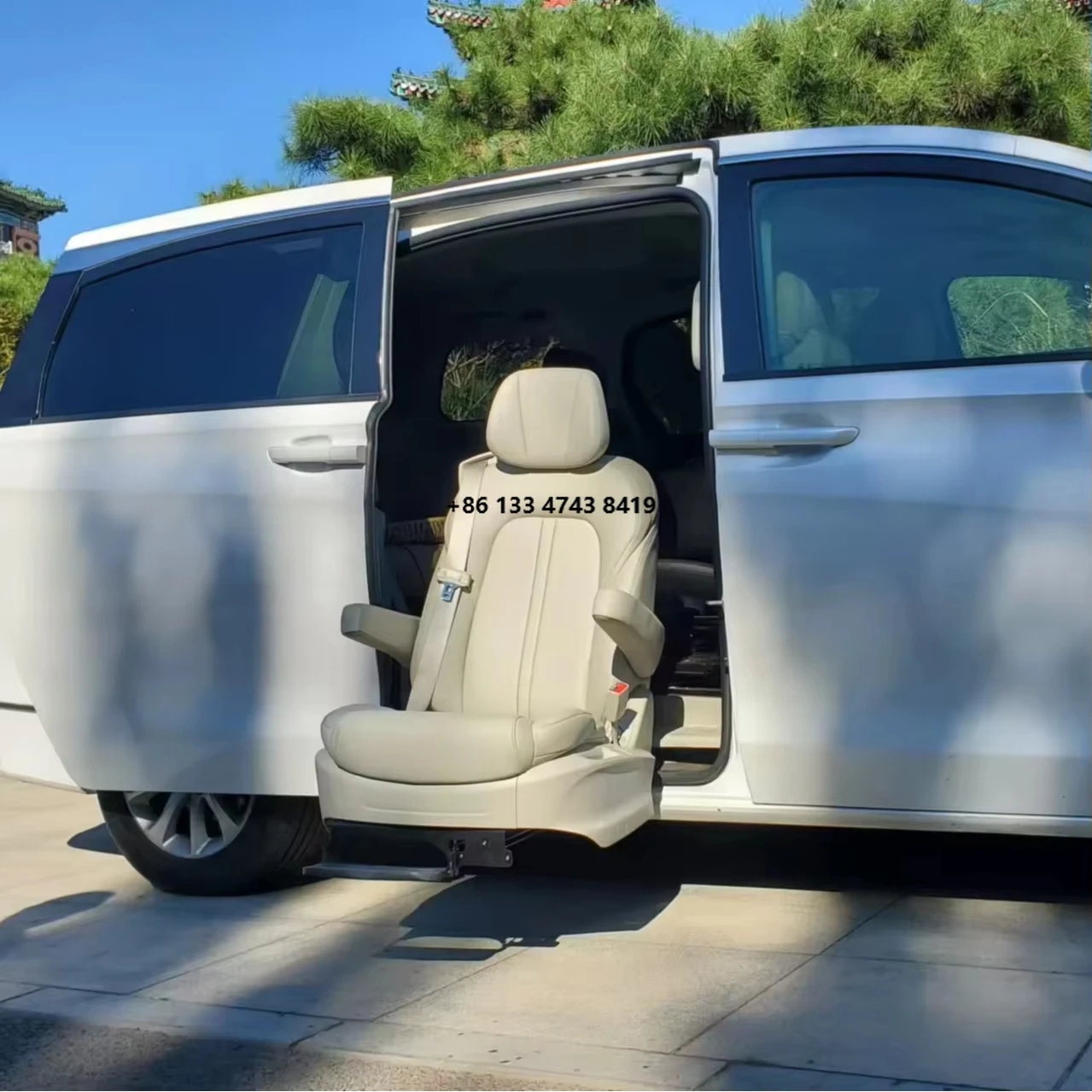 comfortable car seat, with mechanical device, easy to install, suitable for various models, easy to use, with rotating function