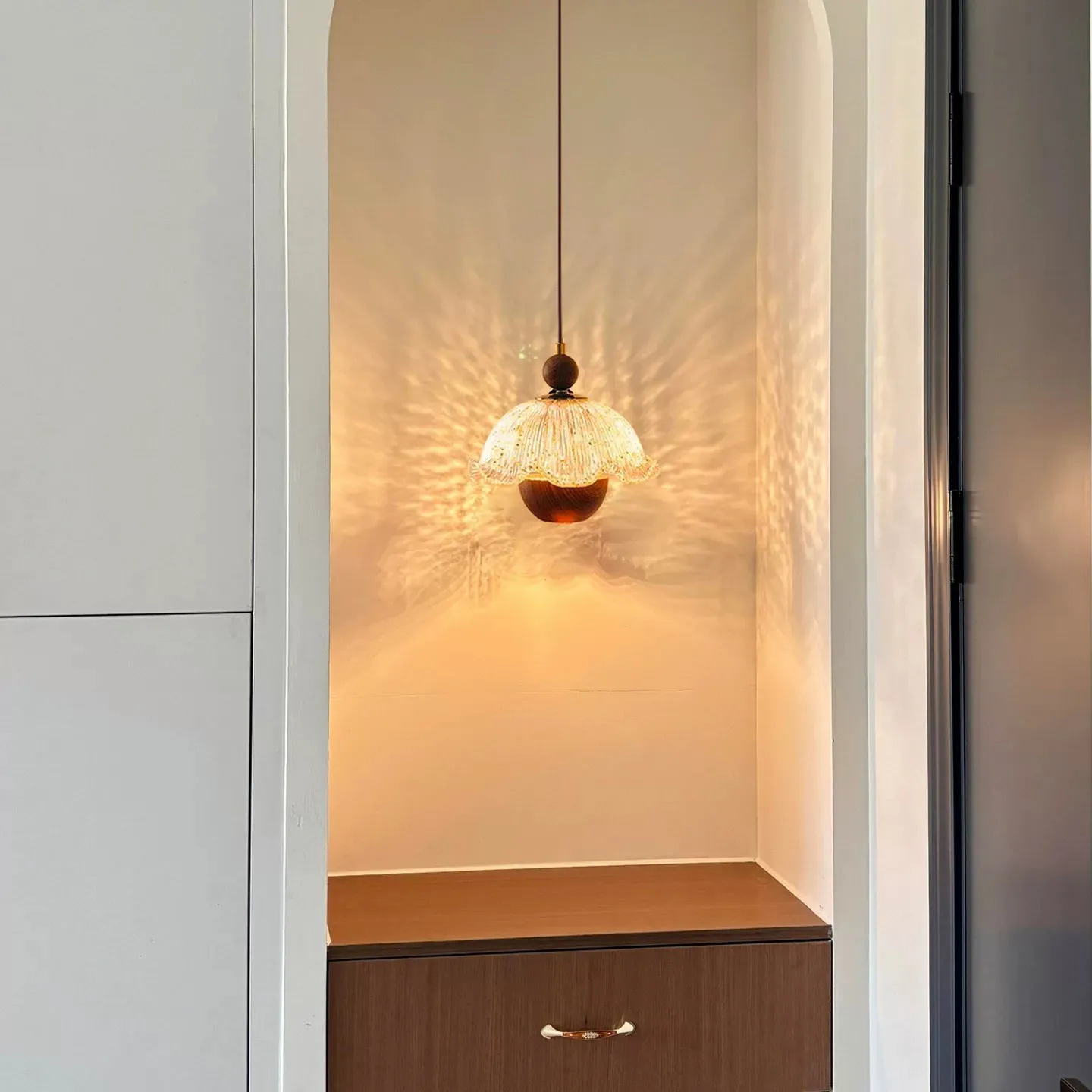Medieval Style Lifting Bud Small Chandelier Retro Walnut Color Bedside Chandelier High-end Restaurant Entrance Touch Light