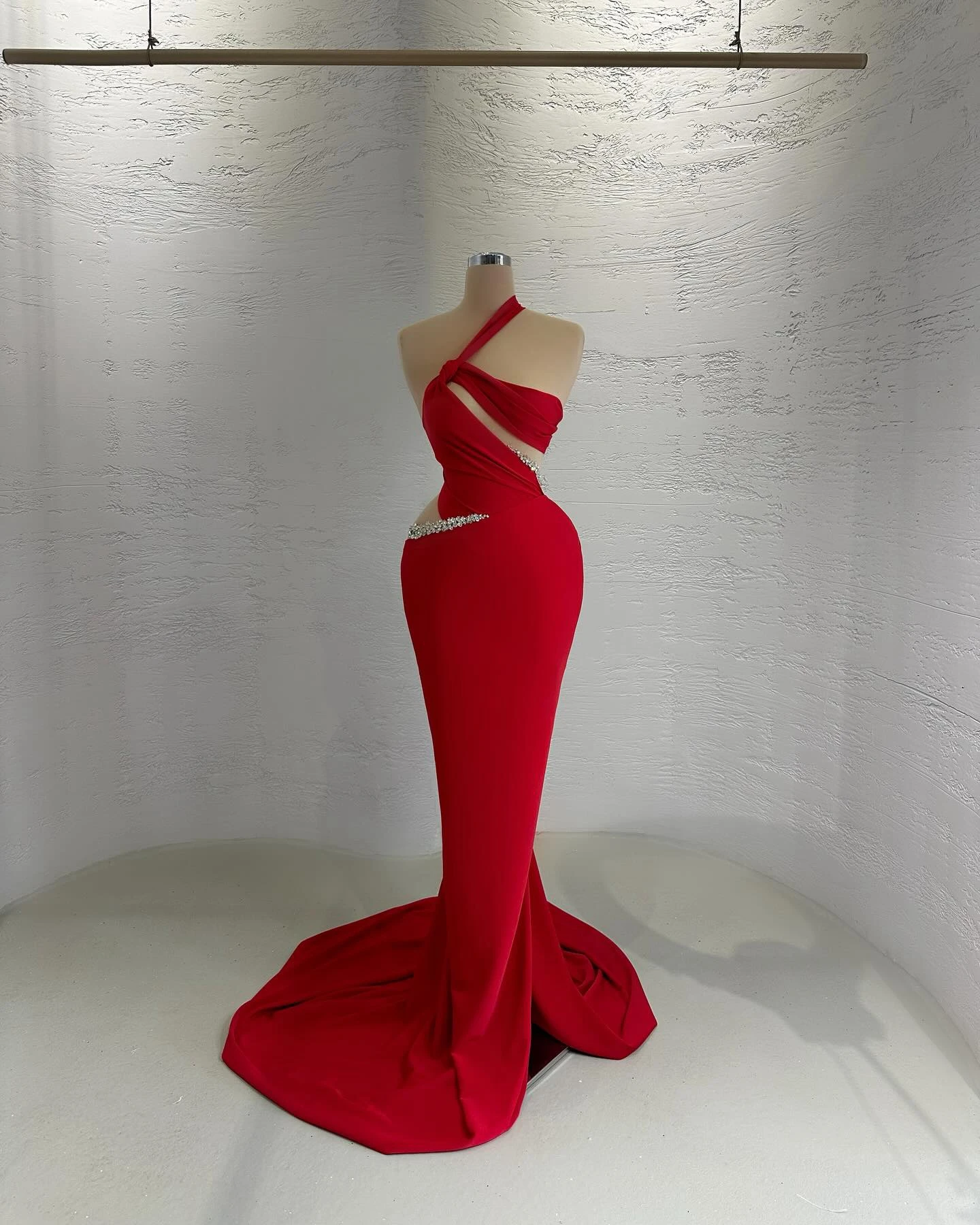 Charming Red Mermaid One Shoulder Pleats Sleeveless Floor Length Court Train Solid Color Crystal Fashion Bespoke Occasion Gowns