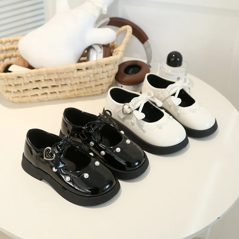 

Детские туфли для девочек, черные глянцевые, повседневные, кожаные, с круглым носком, 2026, абсолютно новые, на плоской подошве, с мягкой подошвой, универсальные