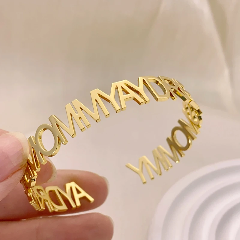 Bracelet avec nom personnalisé pour femmes, en acier inoxydable, avec lettres larges, bijoux cadeau pour mère et enfant