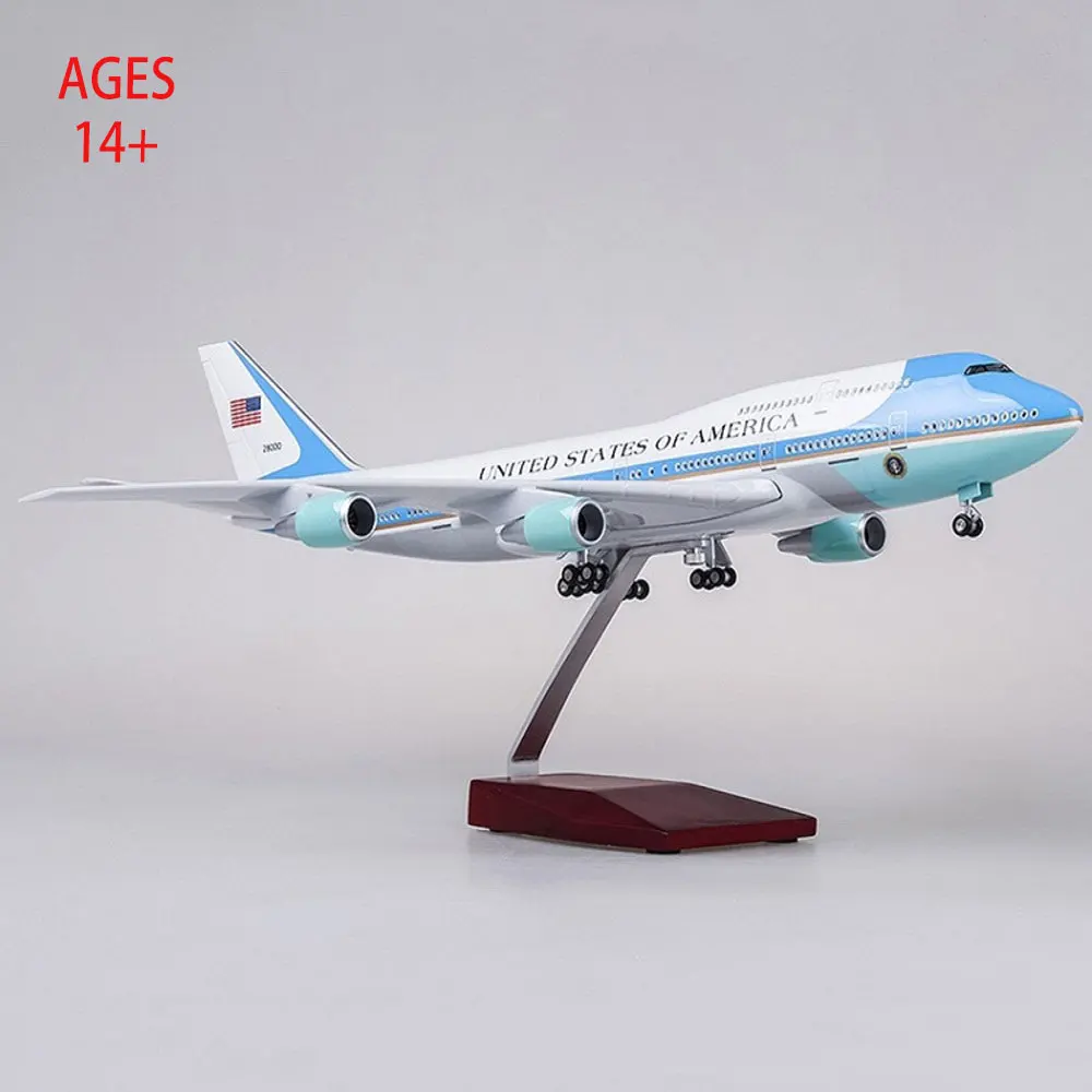 1:150 scale model Jet US Air Force One aircraft B747 Model Aircraft Kit showing model plane cast model aircraft with lights and