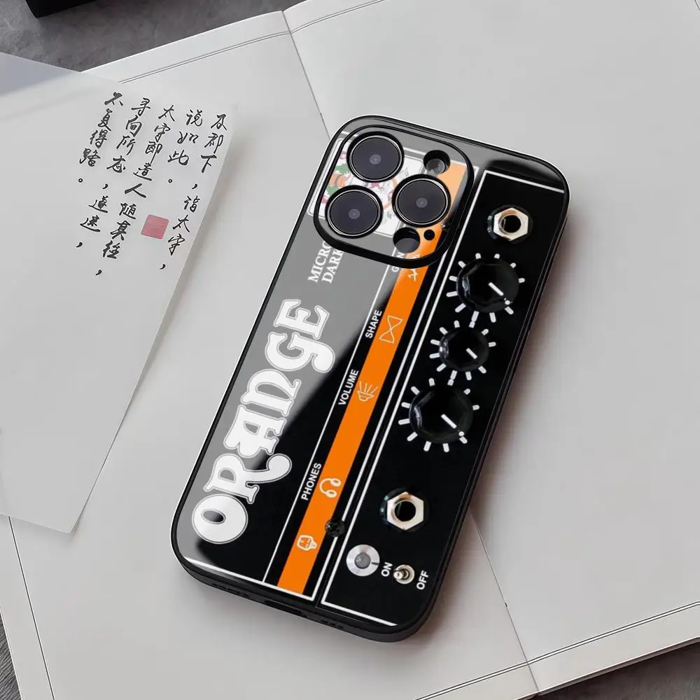 حافظة هاتف على شكل جيتار برتقالي لهاتف آيفون 17 air 16 15 14 13 12 11 Pro Max X فتحات دقيقة في غطاء PC زجاجي مضاد للسقوط من الأكريليك