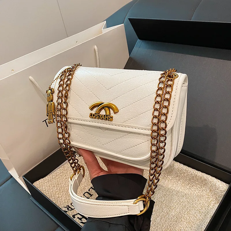 

Новая модная маленькая квадратная сумка с вышивкой, стеганая сумка с бриллиантовой цепочкой и ремешком через плечо, кошелек подмышками для женщин, модная универсальная