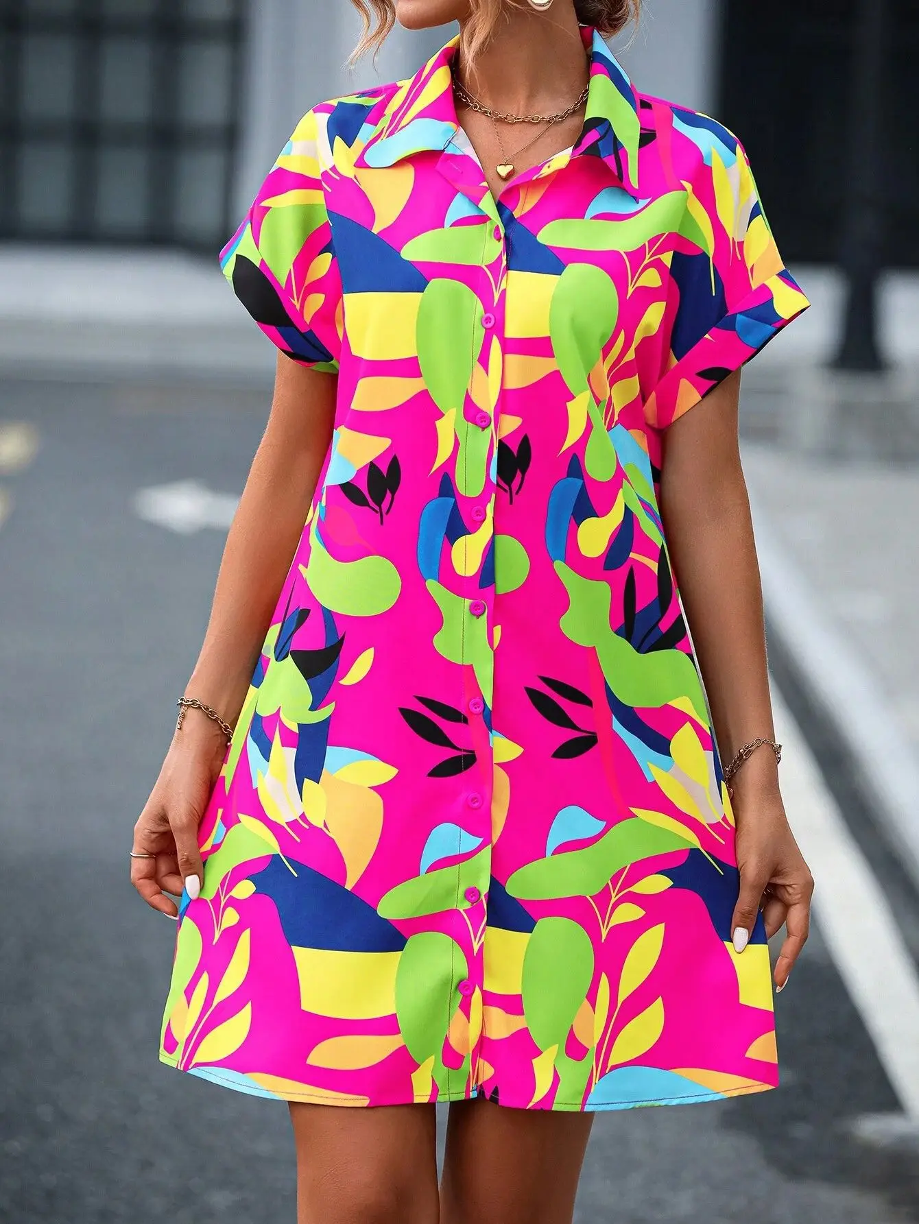 2025 ฤดูร้อนแขนสั้นพิมพ์เสื้อผู้หญิงสบายๆดอกไม้ปุ่มเสื้อมินิเดรสสําหรับผู้หญิง Robe Femme