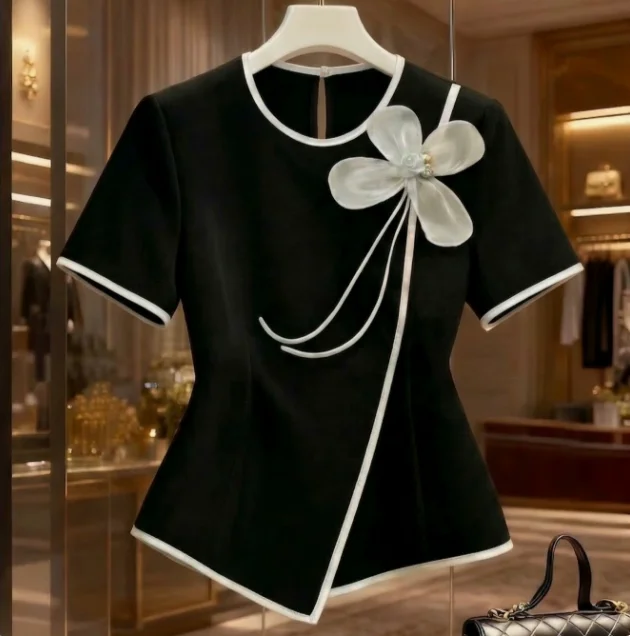 

Women T-Shirt 2026 Spring New Black and White Contrasting Three-Dimensional Flower Slim Fit Versatile Short Sleeved Top