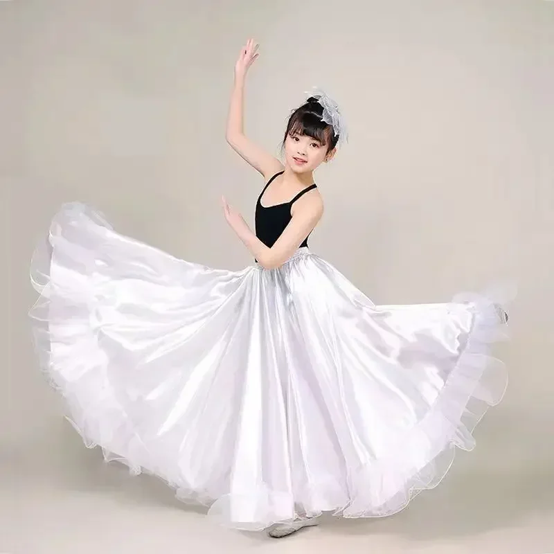 Dziewczęca spódnica cygańska w stylu hiszpańskim flamenco, satynowa, gładka, z dużym zamachem, na karnawał, imprezę, bal, taniec brzucha, festiwal, kostium sceniczny.