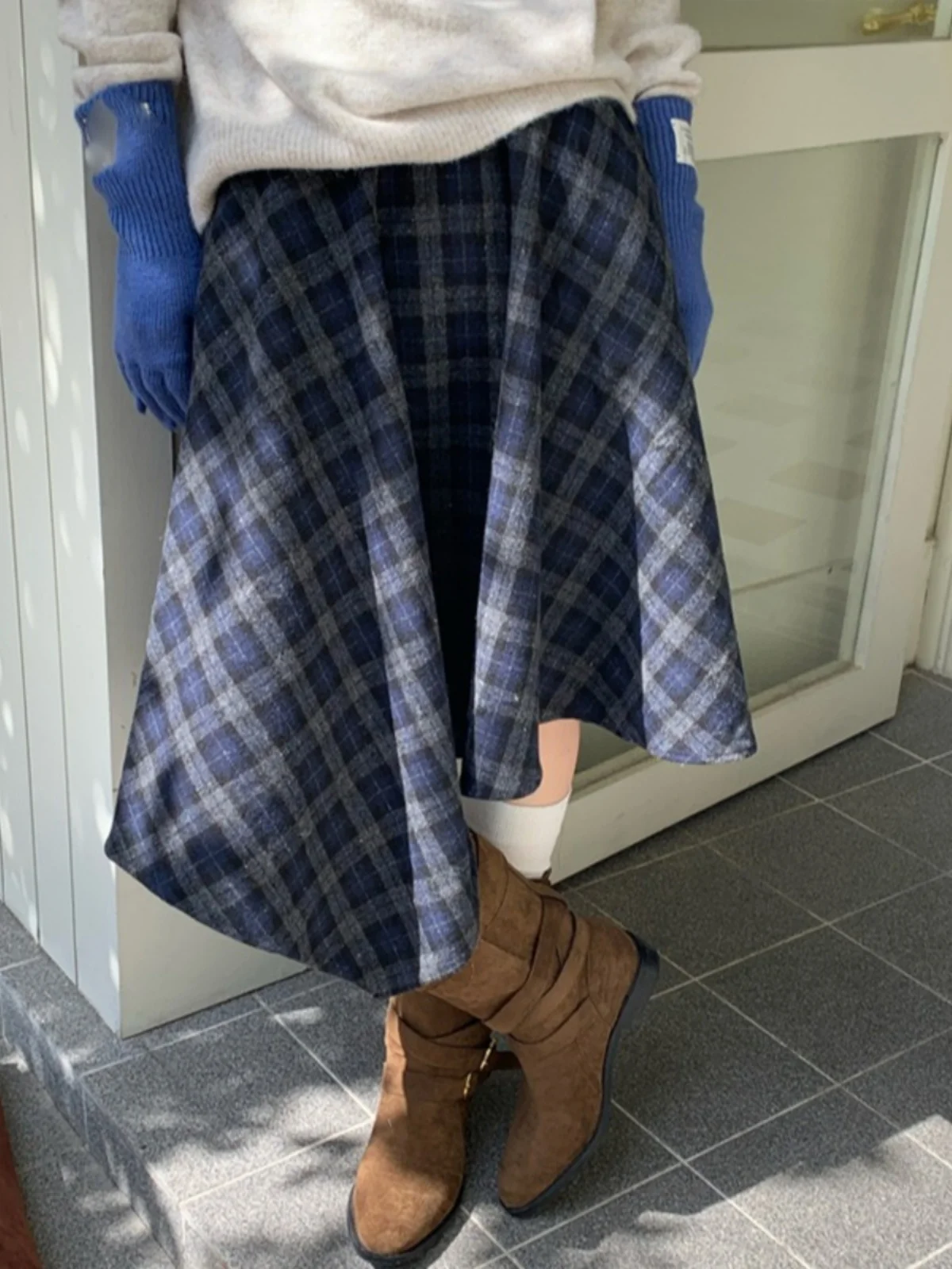 

Retro Brushed Plaid Midi Skirt Women's Winter New Korean Style Small Audience Design Sense Asymmetrical Fashionable Skirt
