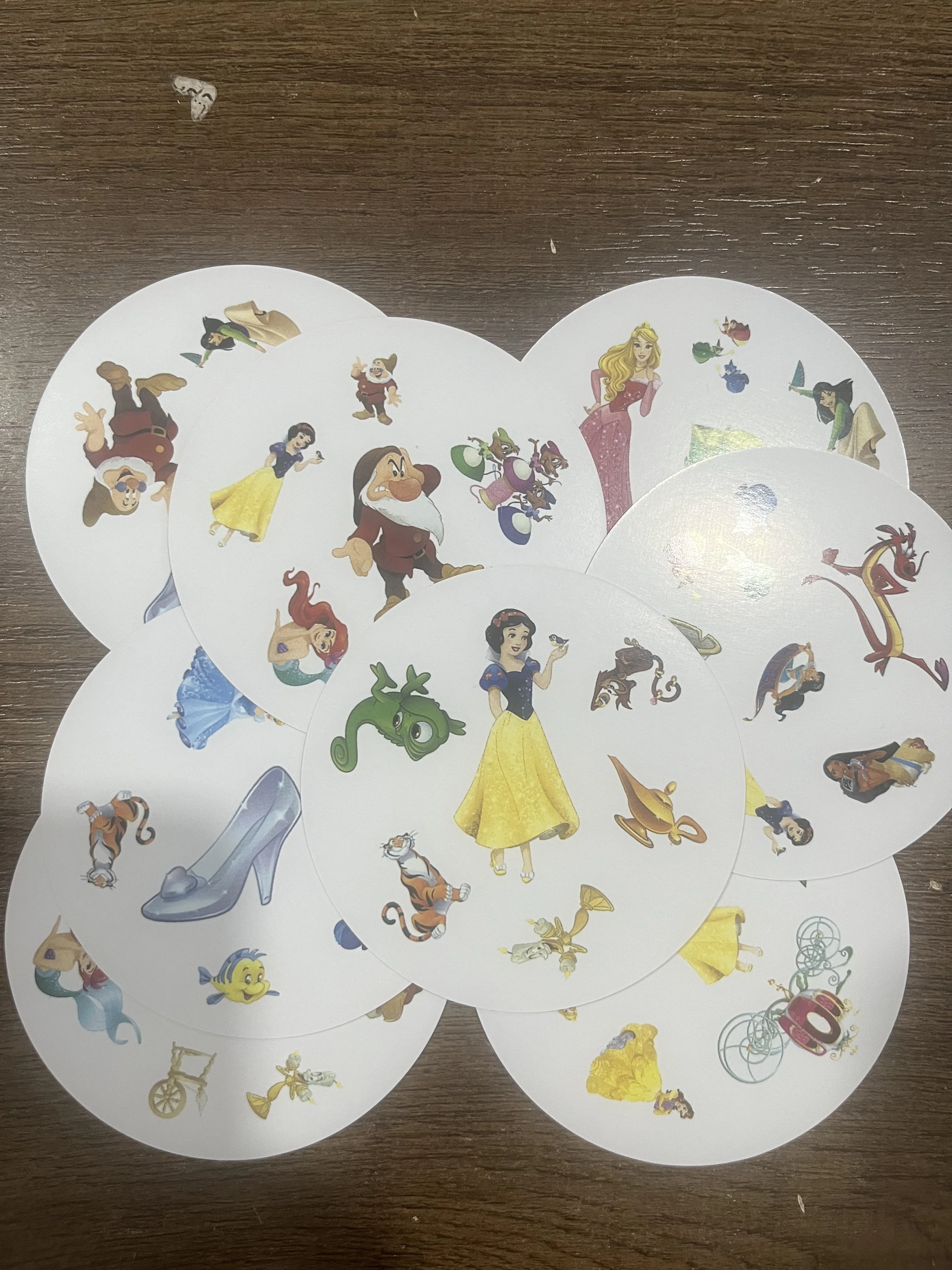 ****ديزني الأميرة لعبة ببطاقات ورقية لعبة صندوق حديد متعة الأسرة الحيوانات جونيور الورك الاطفال مجلس لعبة العطلات بطاقة التخييم