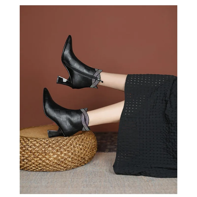 Korean version of high-heeled women's ankle boots 2025 autumn and winter new with drill pointed mid-heel thick heel retro shoes