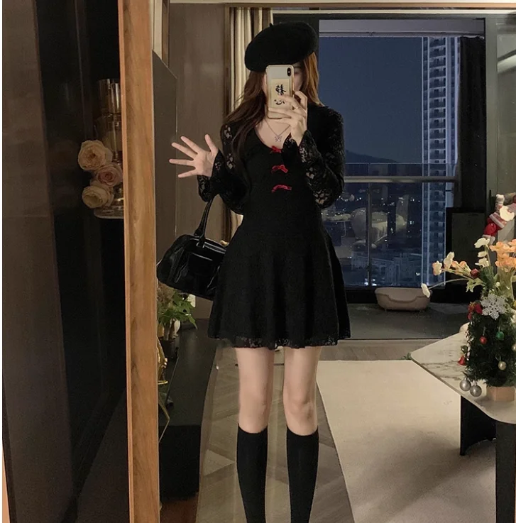 المرأة الخريف حجم كبير مثير جوفاء الدانتيل فستان بكم طويل U الرقبة جديد الصينية ضئيلة ألف خط الحد من العمر القوس قاع فساتين