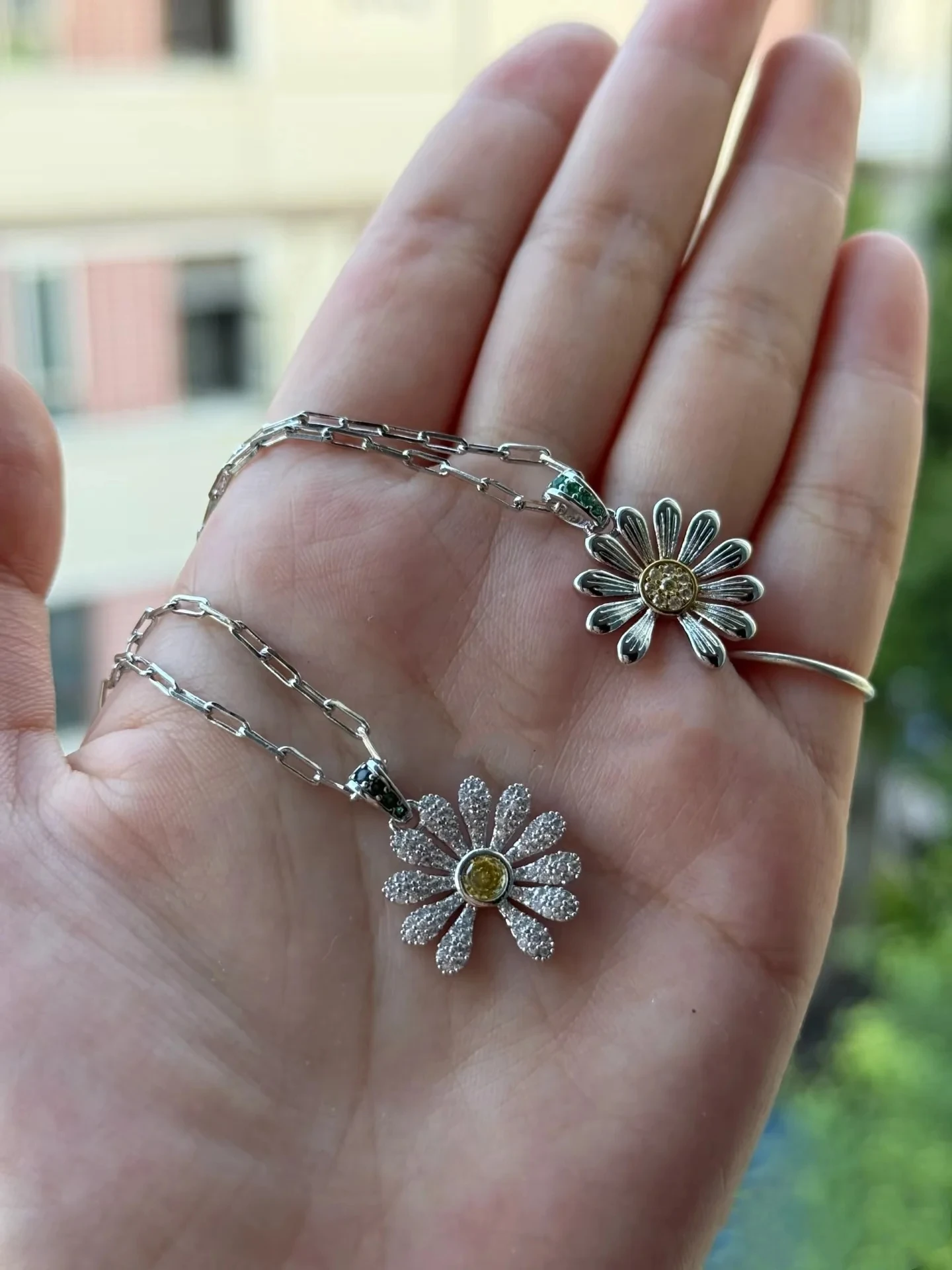 Necklace 2025 New Diamond Inlay Daisy Necklace 880818 GD Style Necklace Kpop Hot Idol G-DRAGON Official Same Style Necklace