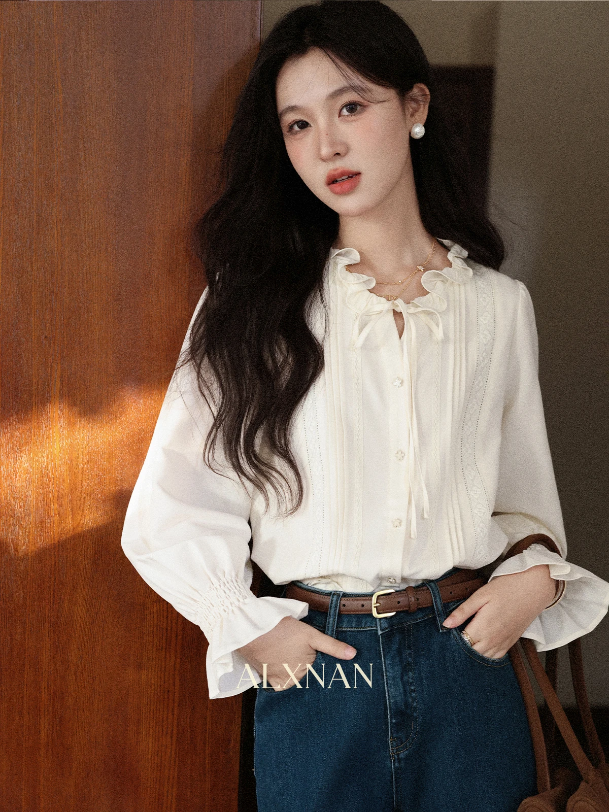 

ALXNAN белая рубашка с деревянными ушками, женские шикарные блузки на пуговицах с рюшами и пышными рукавами, осень 2024, элегантные топы с длинными рукавами L57222