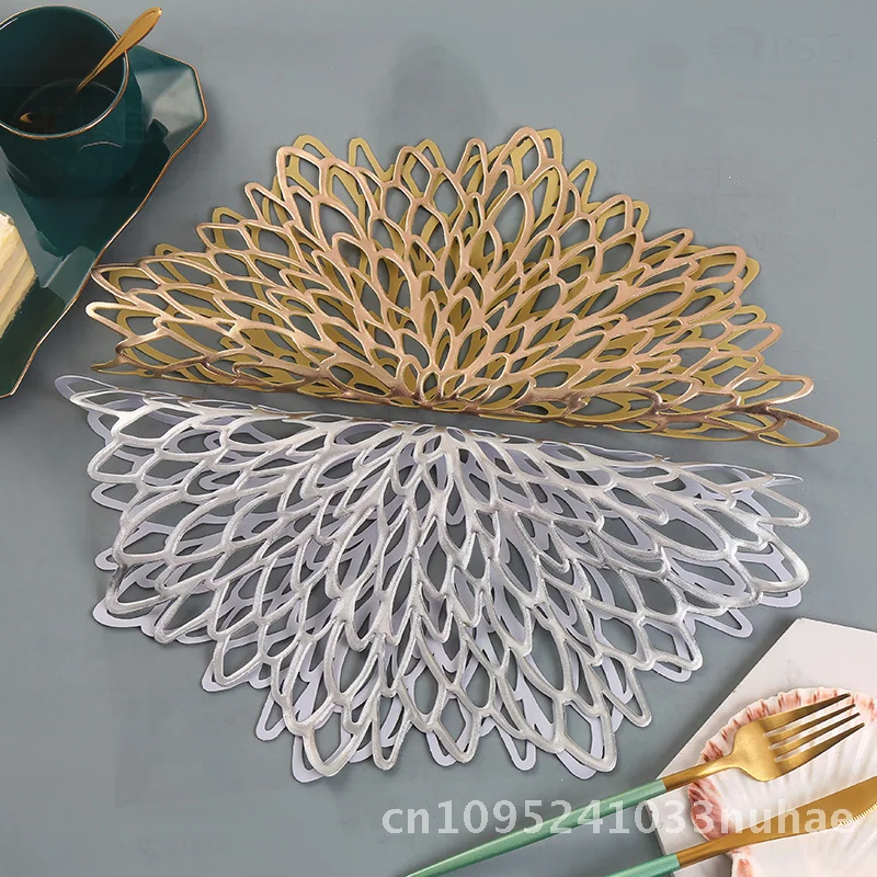 

Nordic Style Hibiscus Flower Bronzing PVC Dining Table Mat Creative Hollow Design round Shape Placemat for Ins Home Decor