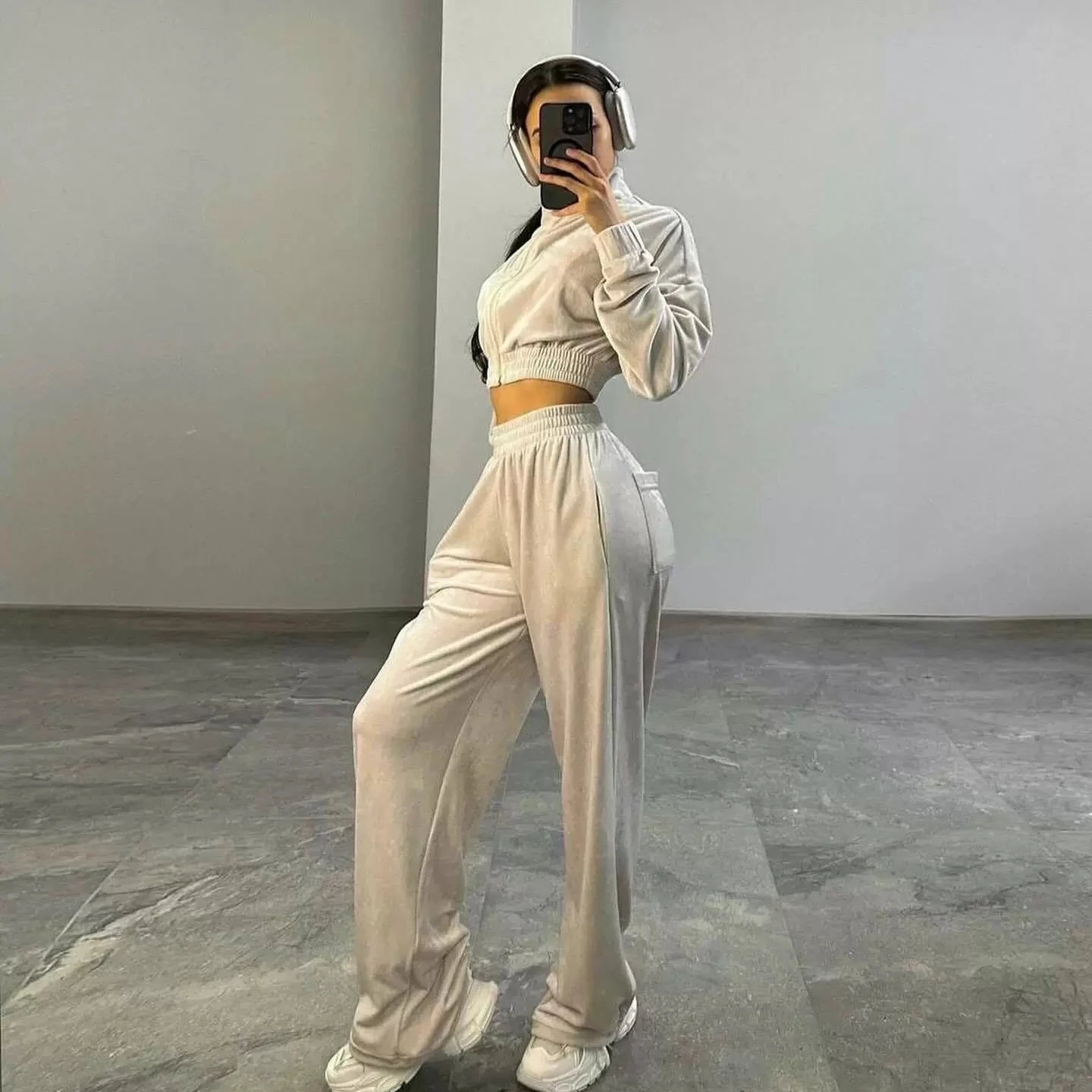 

Y2K Women Velvet Tracksuit Solid Color Hooded Women Suit Velvet Sports Suit 2pc Thickened Solid Color Top + Casual Trousers