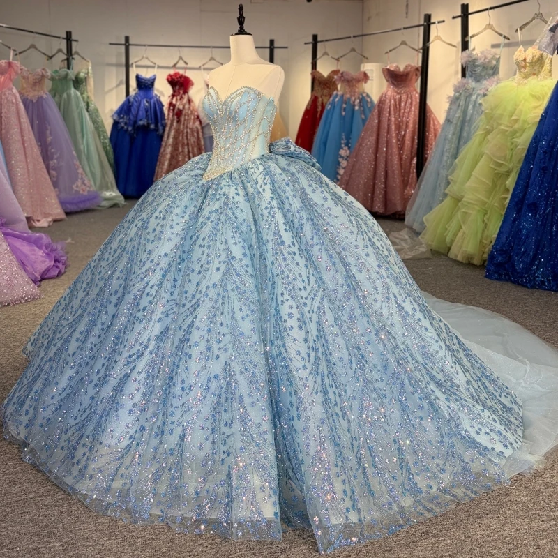 فساتين Quinceanera لامعة باللون الأزرق السماوي ثوب حفلة قبالة الكتف مزين بالدانتيل مطرز بفيونكة مشد متدرج تول حفلة عيد ميلاد حلوة