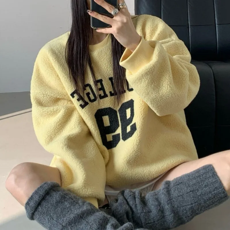 

Chic Autumn Winter Fce Lined round Ne Lamb Fur Sweatirt Women's Retro Vintage Casual Letter Print Sweater Anti Aging