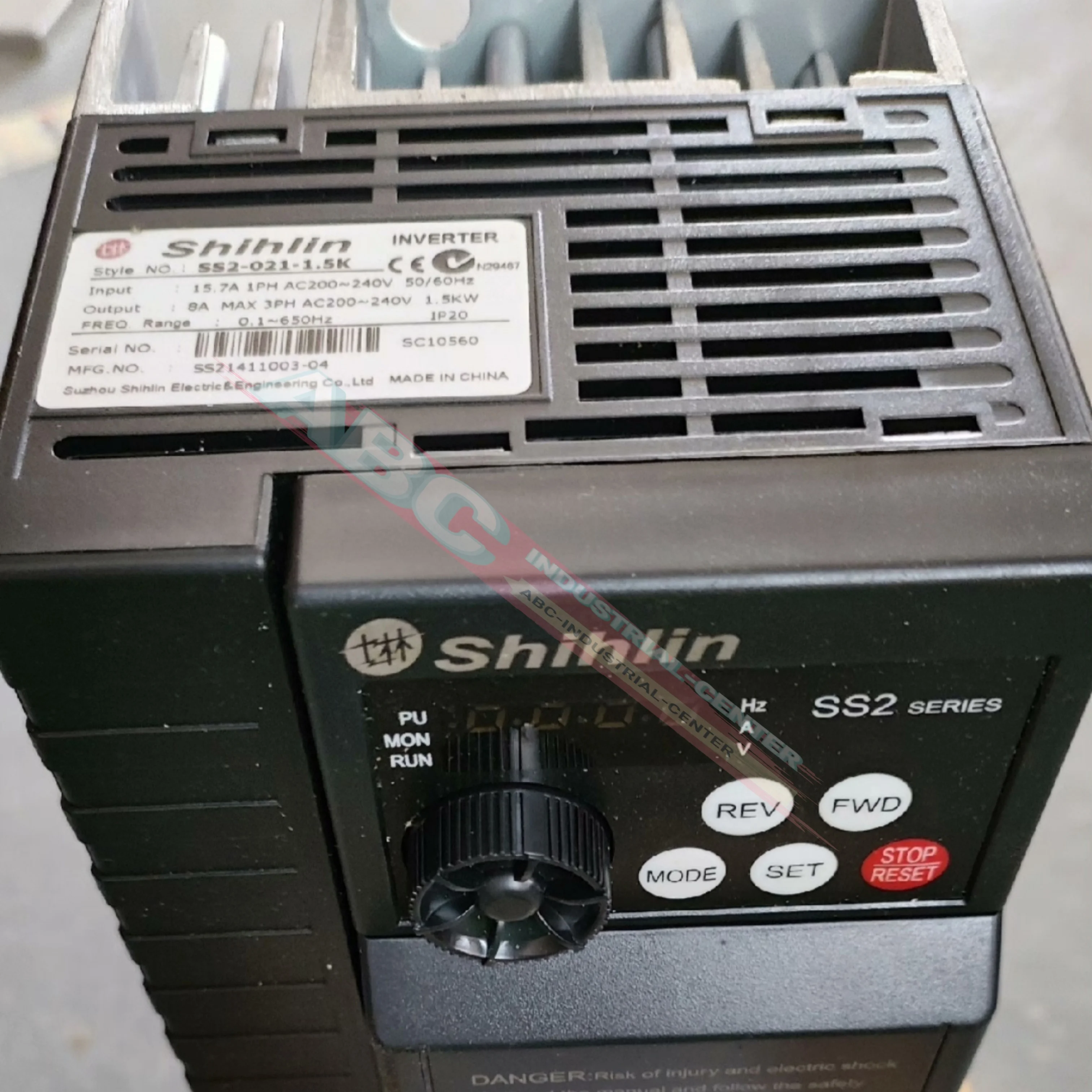 

SS2-021-1.5K, совершенно новый преобразователь частоты SS2-021-2.2K