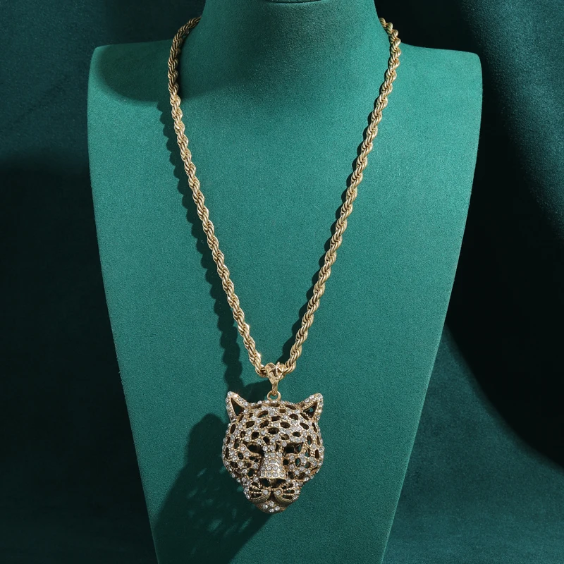 

Vintage Hollow Rhinestone Pendent Leopard Head Necklace Antique Gold Plated Quality Carnival For Women Jewelry 2026 New Arrival