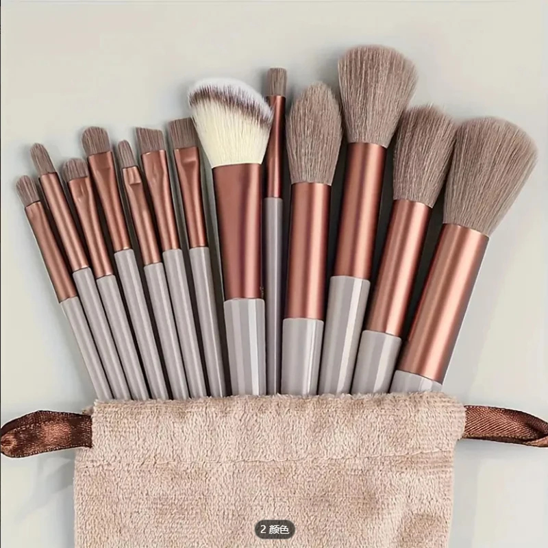 Set di pennelli per trucco color caffè da 13 pezzi Kit completo di pennelli per polvere, evidenziatore, fard e ombretto con setole morbide
