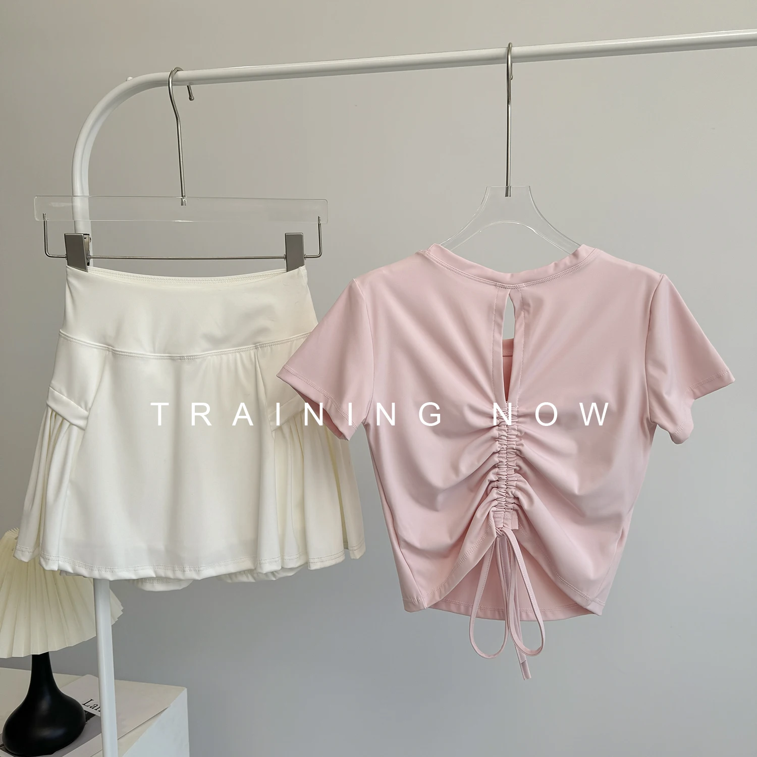 بدلة لياقة بدنية راقية لتنس الريشة للنساء في الصيف، مثيرة وجميلة لليوجا بأكمام قصيرة ورياضات الجري الجميلة #2