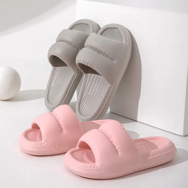 Summer Soft-Soled Men's Bathroom Slippers With Pleated Striped EVA Beach Sandals Have A Compact Shape