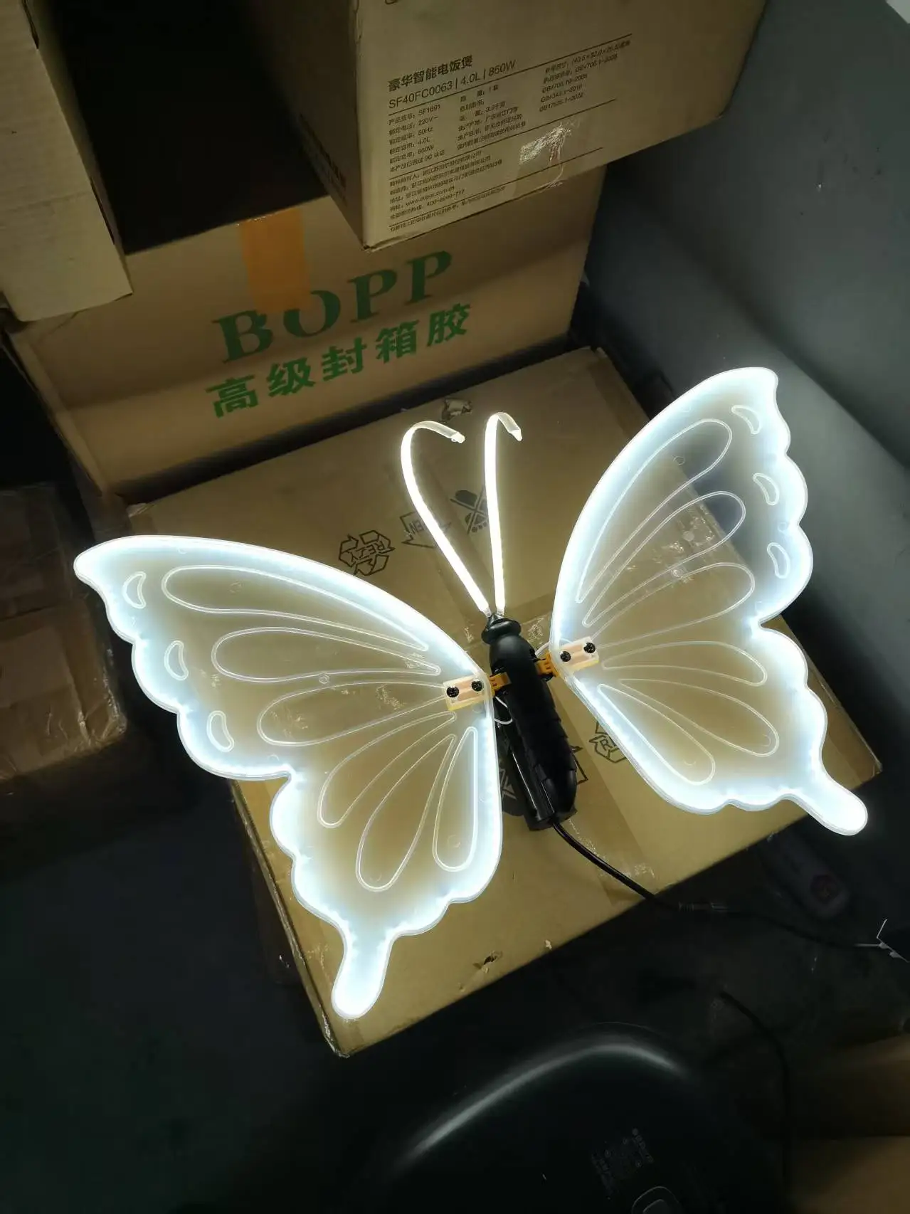 1 pz 60 cm giardino esterno LED decorazione farfalla simulazione dinamica insetto farfalla lampada materiale acrilico paesaggio Natale