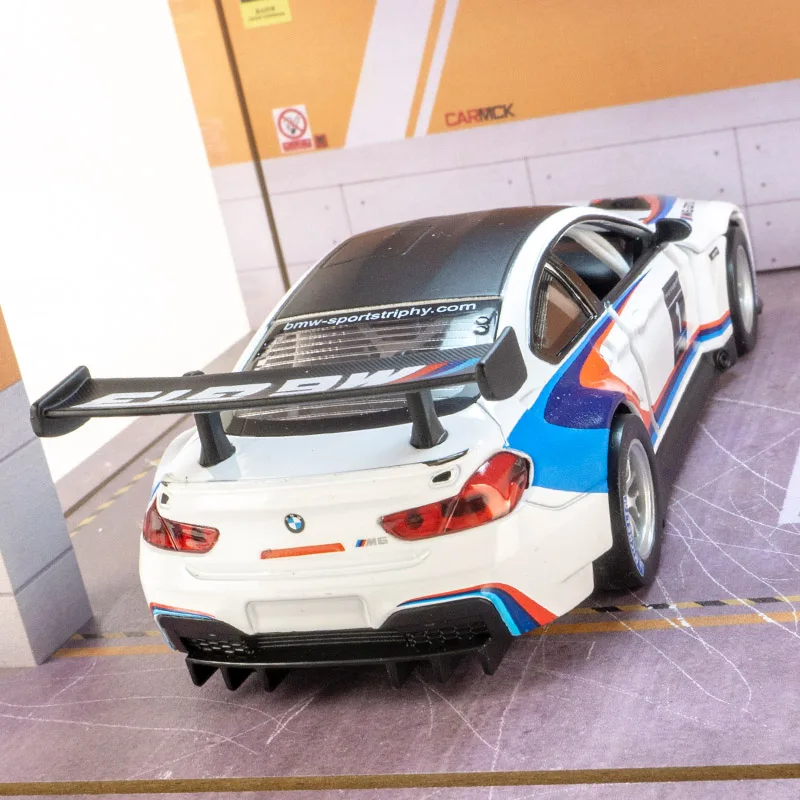 

Модель раллийного автомобиля BMW M6 из сплава, масштаб 1:32, с открывающимися дверями и капотом, богатая детализация, высокое качество изготовления.