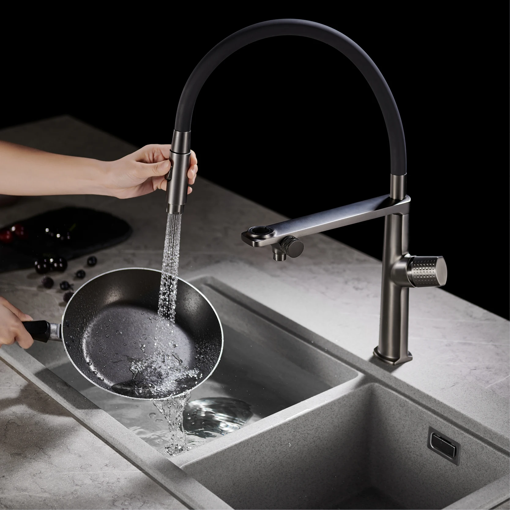 Luxury Gun Grey Brass Kitchen Faucet Modern Style 2 Functions Pull out Sink Mixer Tap with Hot Cold Water for Water Purifier