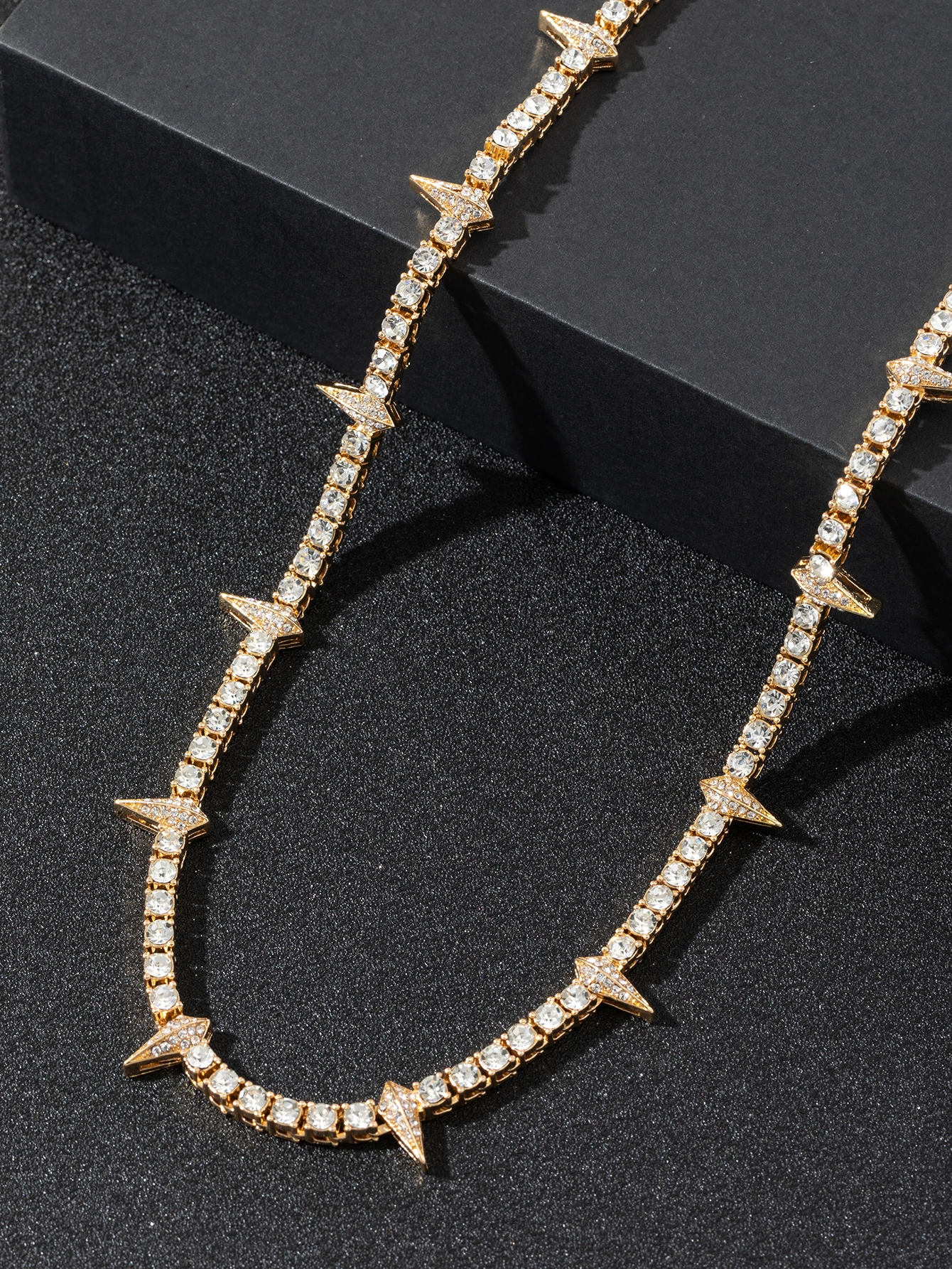 A thorn tennis chain hip-hop punk style men's necklace as a close-fitting accessory and a women's necklace as a gift for family