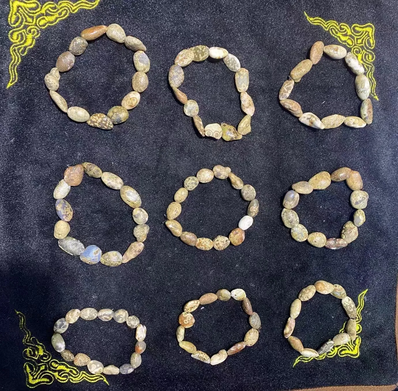 

1pcs/lot Natural Eye Stone Rough Stone Bracelet Surface Money Stone Strong Energy Natural Agate No Cutting and Polishing