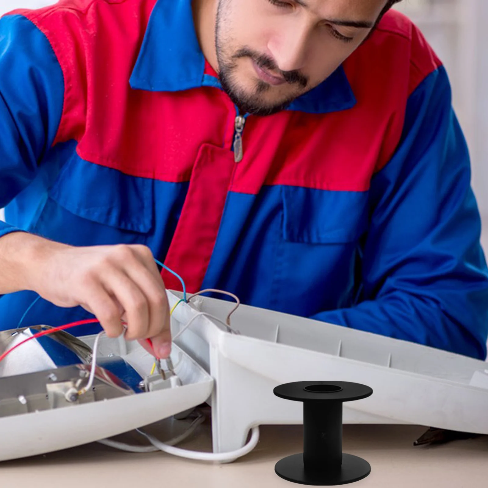 Рисунок 6 - пластиковые держатели катушек для шитья