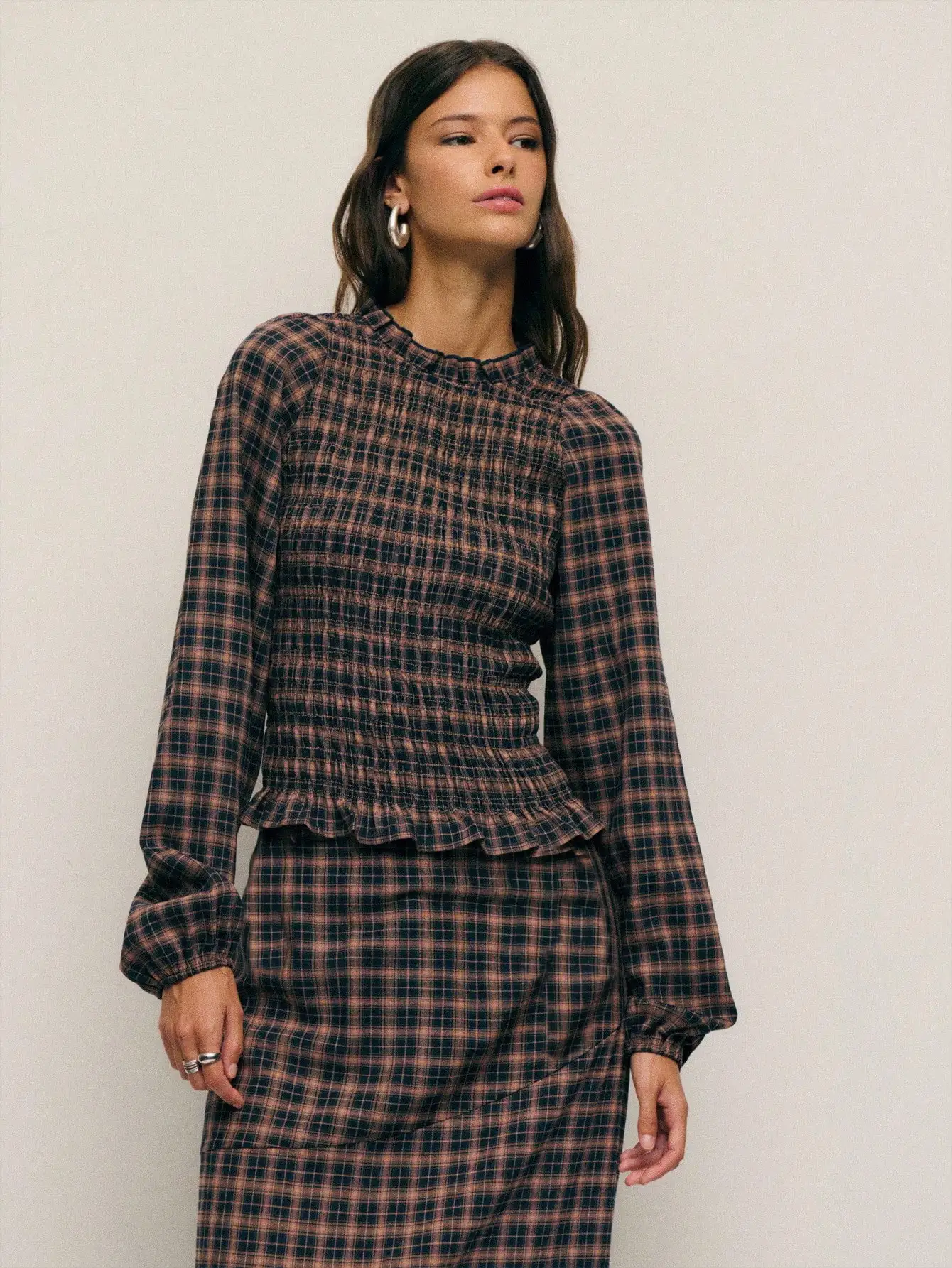 플레이드 투피스 세트, 러플 웨이스트, 긴팔 탑 & 맥시 스커트, 겨울 오피스에서 저녁까지 착용 가능