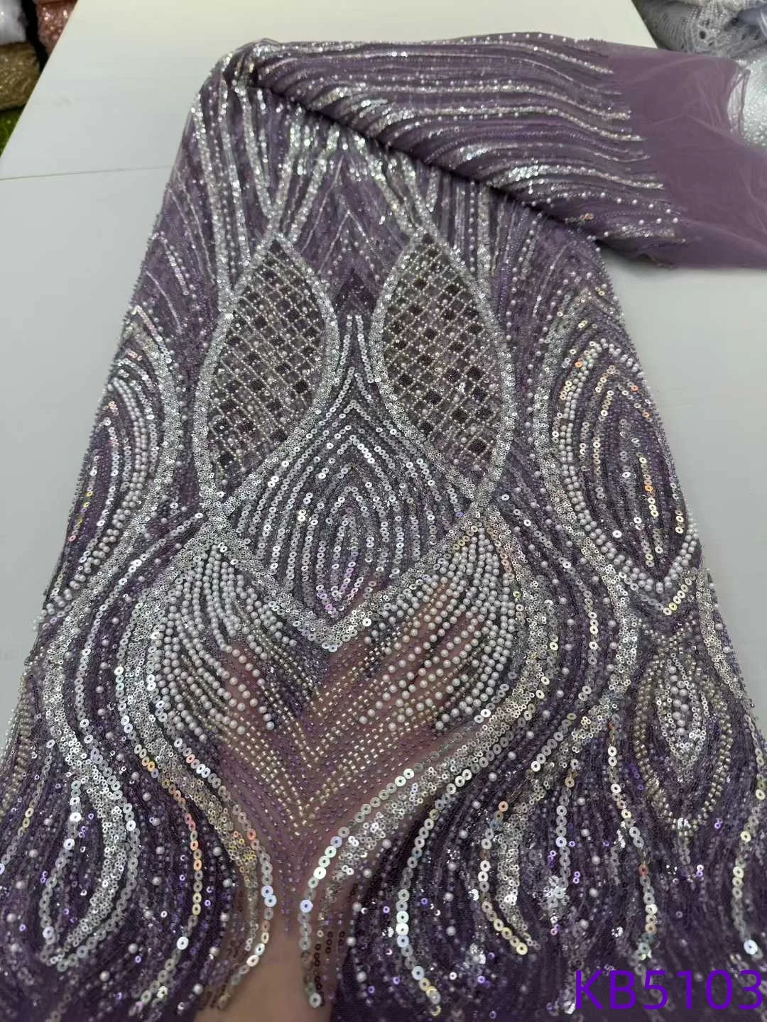 2025 جديد الأحمر الخرز تول أقمشة الدانتيل أقمشة الدانتيل الأفريقي جودة عالية الترتر الفرنسية شبكة الدانتيل الذهب مطرز للخياطة KB5103