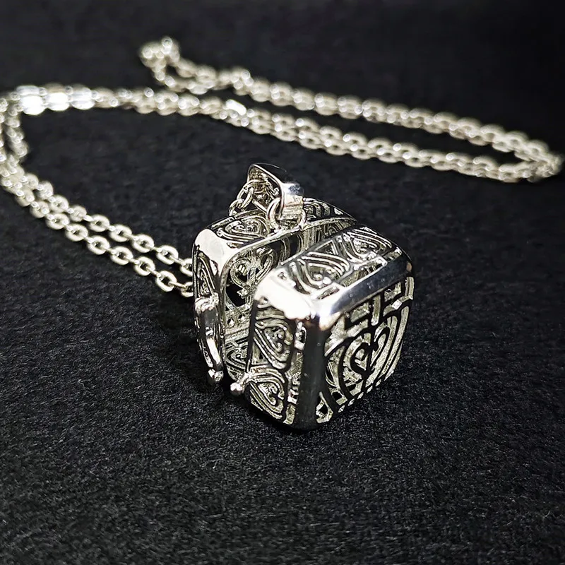 Vintage Brass Hollow Ball Locket Pendant Perfume Aromatherapy Essential Oil Diffuser DIY Necklace Keychain Ornaments Accessories