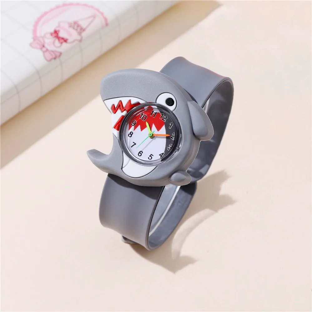 I bambini di personalità dei modelli degli animali dello squalo grigio guardano l\'orologio da polso del Silicone dell\'orologio del bambino per lo