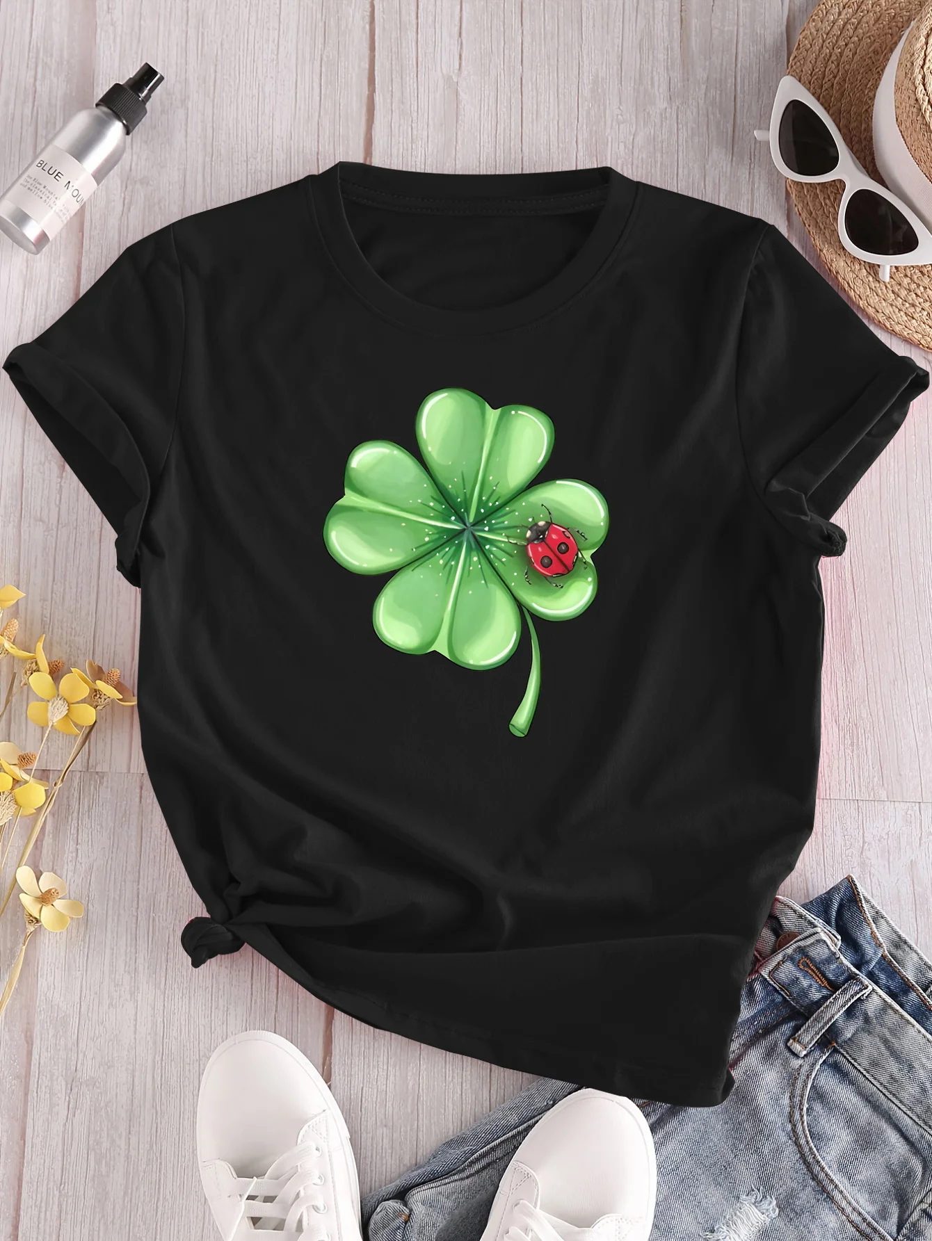 Lucky Ladybug Shamrock Print Damen T-Shirt Rundhalsausschnitt Kurzarm Top Mode Grafik T-Shirts Persönlichkeit Sommerästhetik