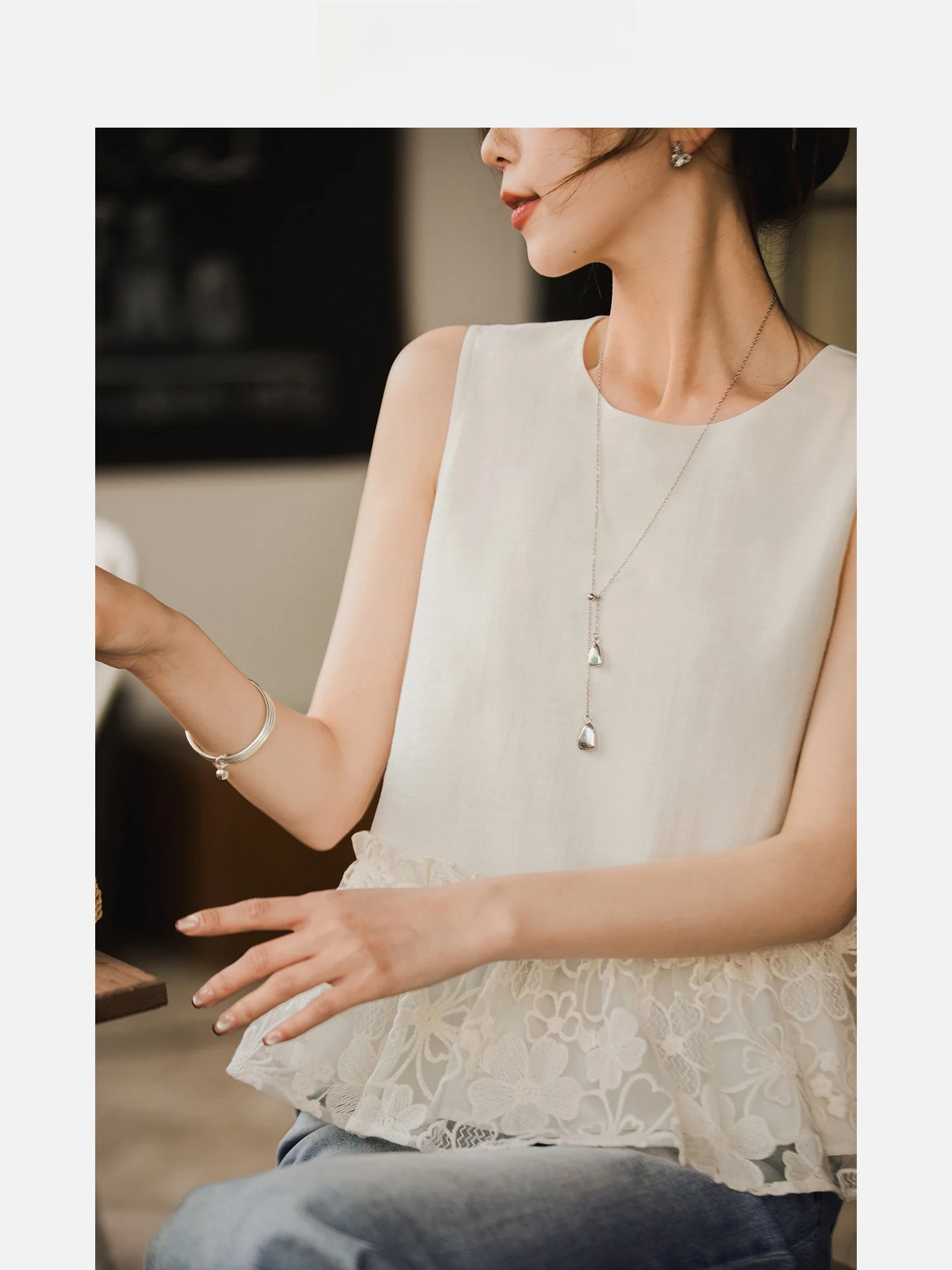 

Jasmine Style Sleeveless round Neck Chiffon Top Split Design Women's Spring Summer Fashion Small Grain Lace Shirt Tan Color
