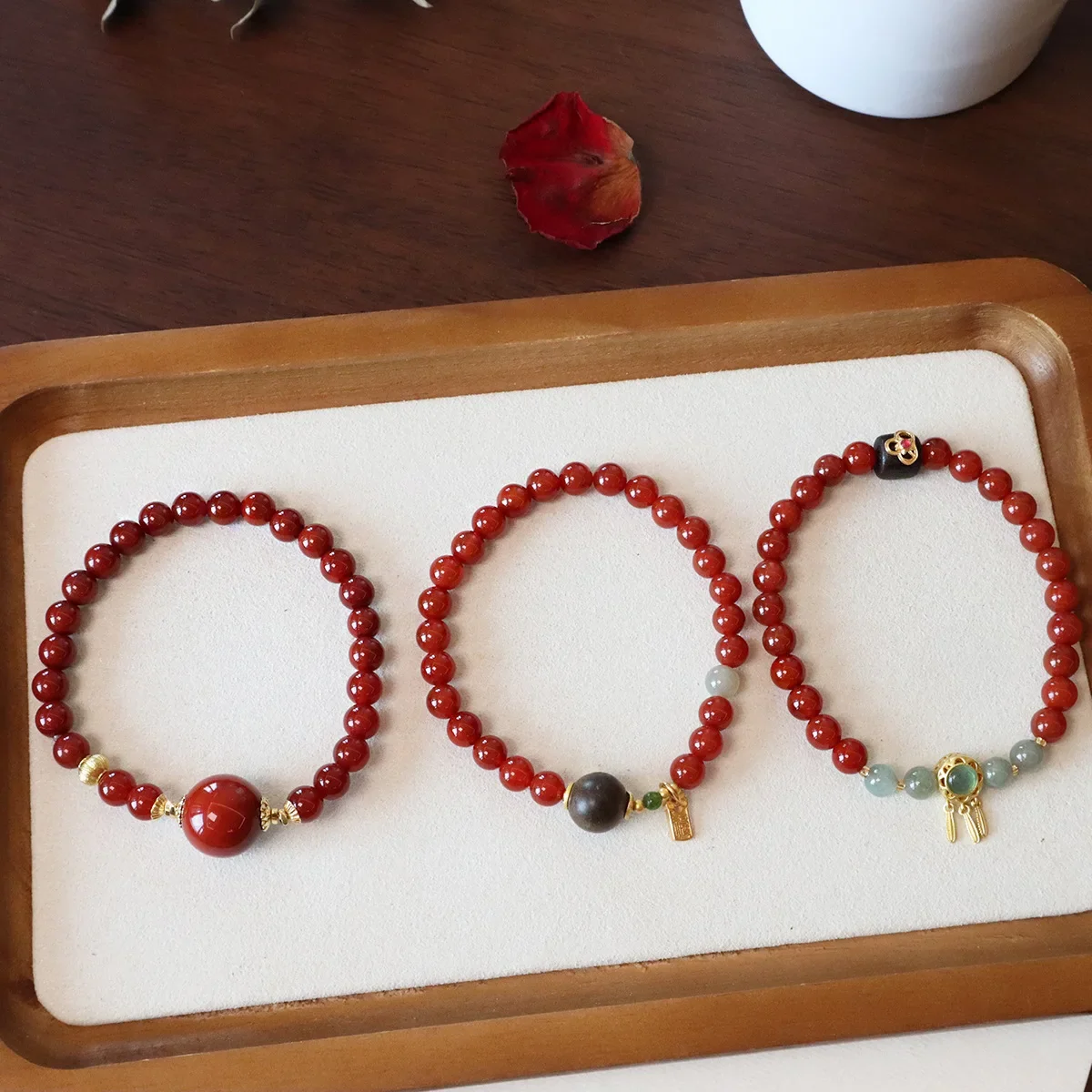 

Vintage Natural Red Agate Jade Agarwood Beaded Strand Bracelets for Women New Style Handmade Female Thin Bangle Accessories 1301