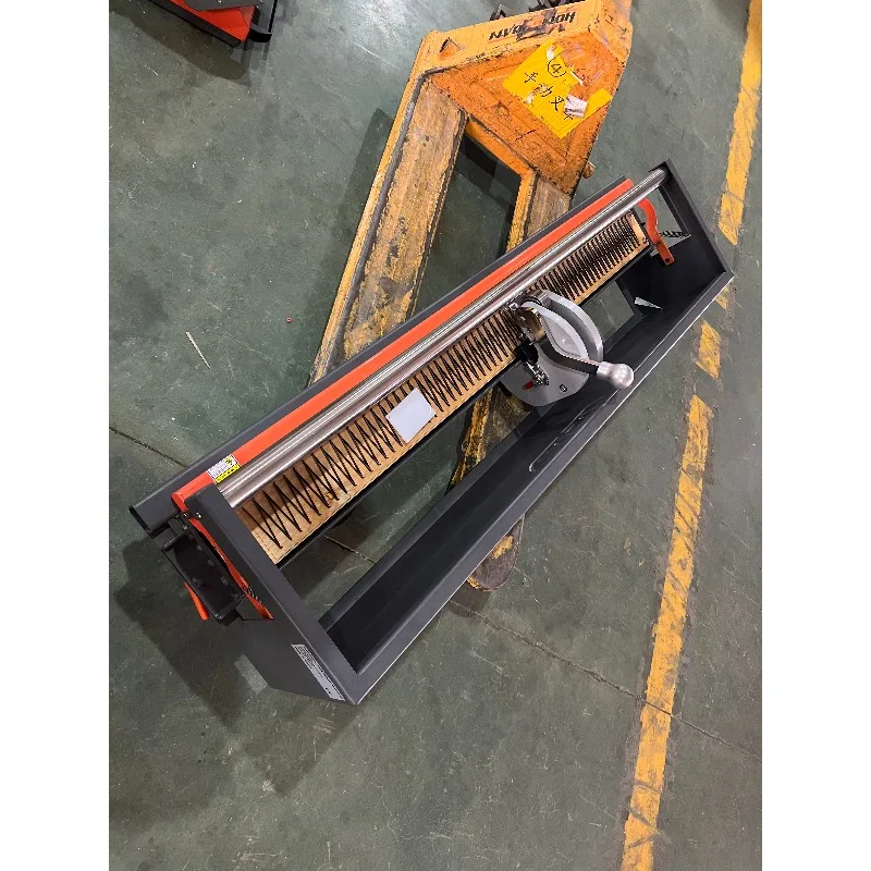 Mesin Pemotong Gigi Sabuk Konveyor PU Mesin Pembuat Lubang Jari Sabuk PVC Baru