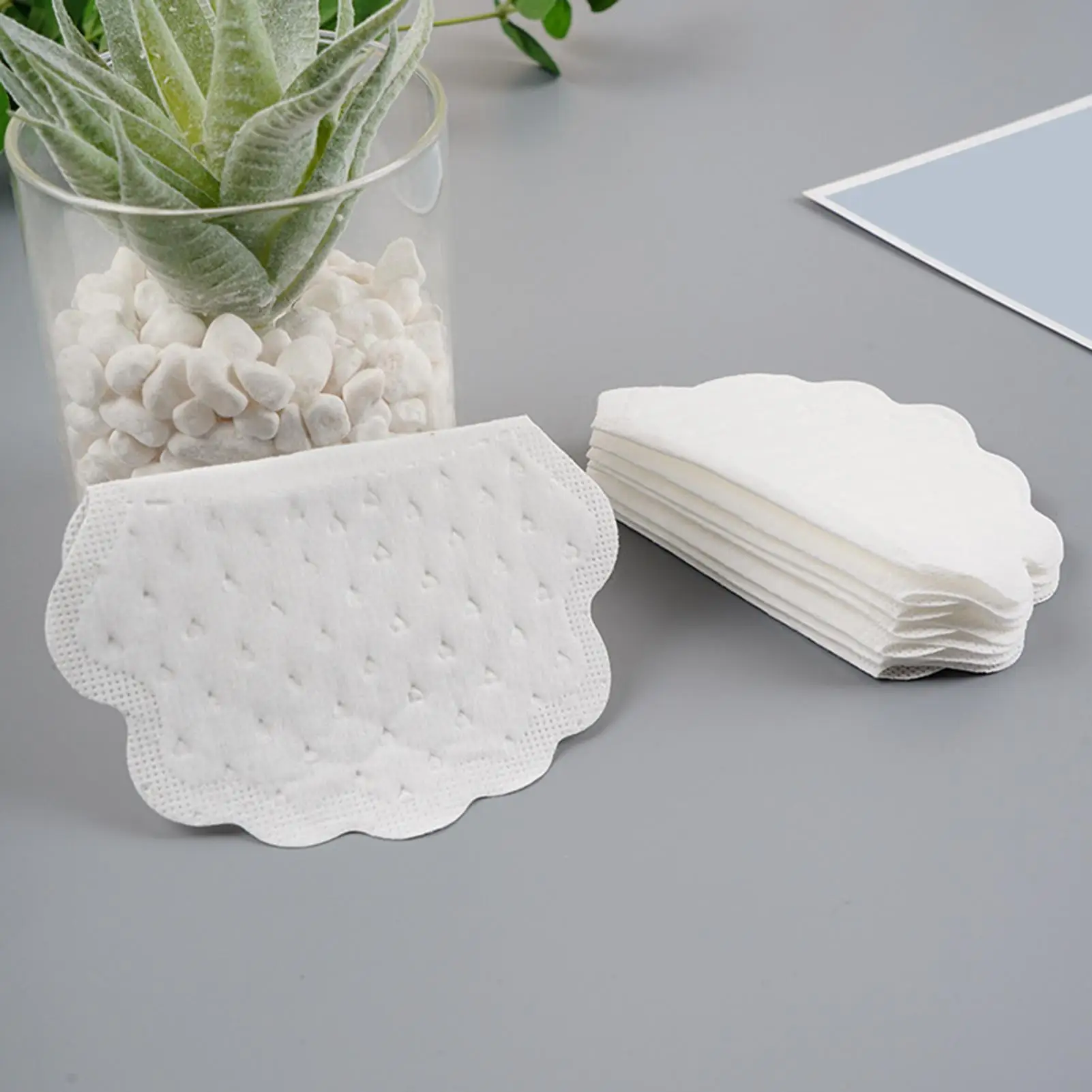 

Underarm Sweat Pads Plum Blossom Shape Invisible Patch 10-Piece Arm Pit Sweat Absorbing Guards For Women Men Indoor Outdoor