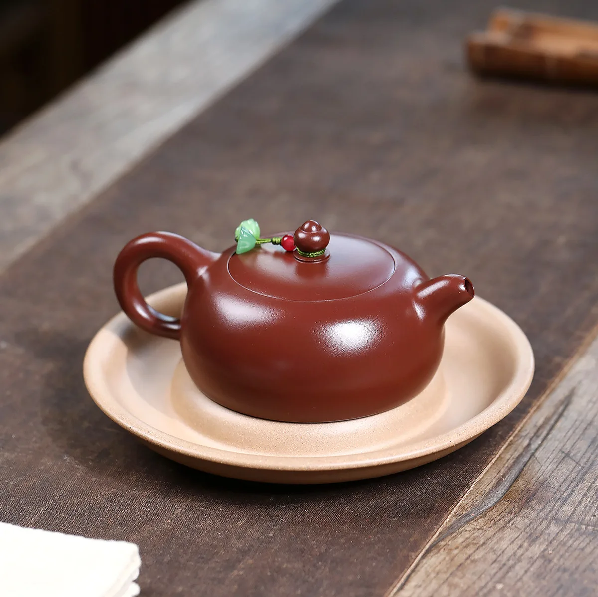 

Handmade Yixing Purple Clay Pot Famous Ore Sand Guangsu Literati Crescent Household Card Cover Teapot 200C