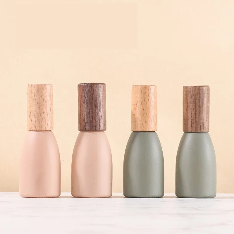 Rotolo di vetro smerigliato da 12ml su bottiglia flaconi a rullo di olio essenziale con sfere a rulli in acciaio inossidabile e coperchi verniciati dorati 1 pz