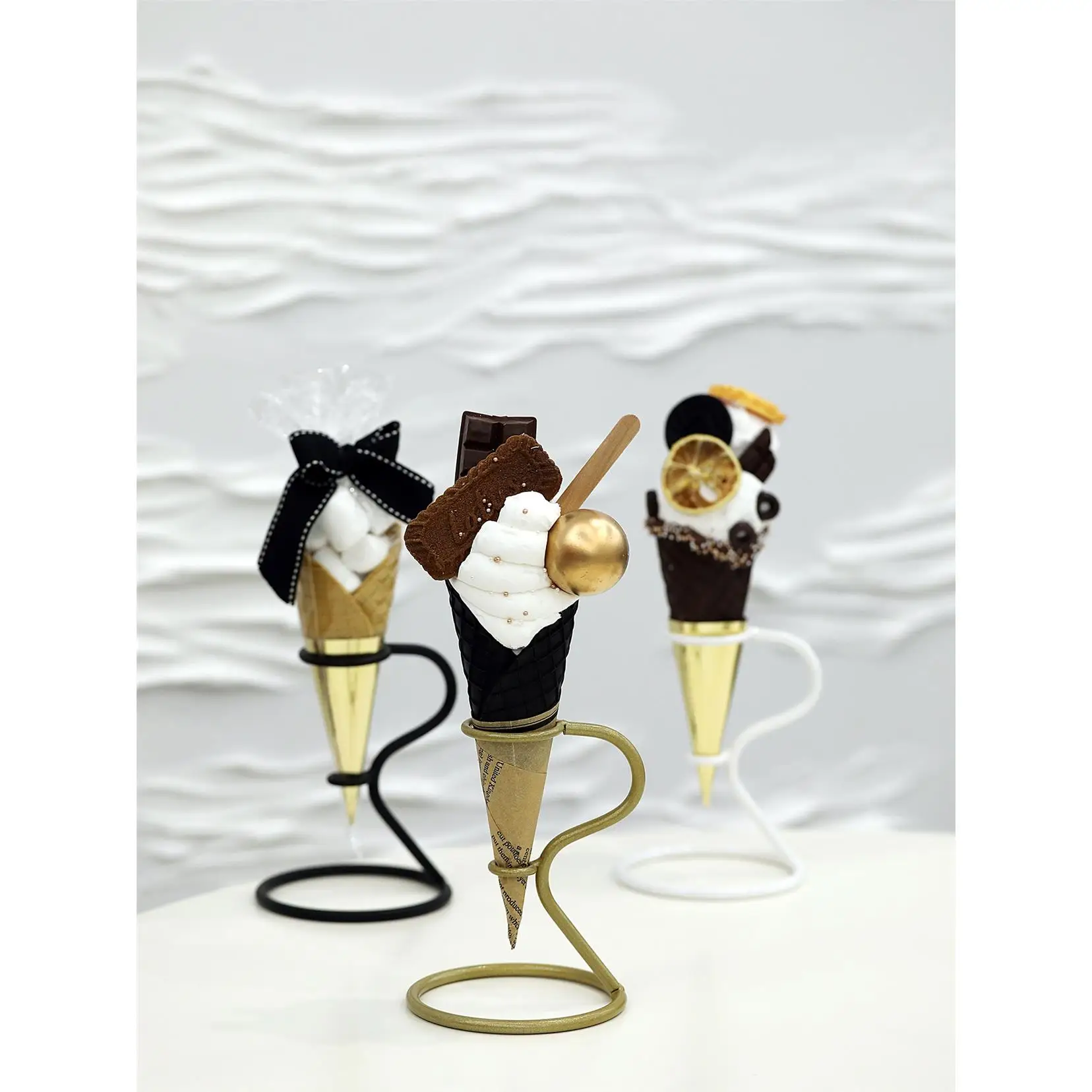 

Simple Iron Art Ice Cream Stand Dessert Table Cone Holder Cake Shop Window Display Rack Standing Sweet Cone Stand