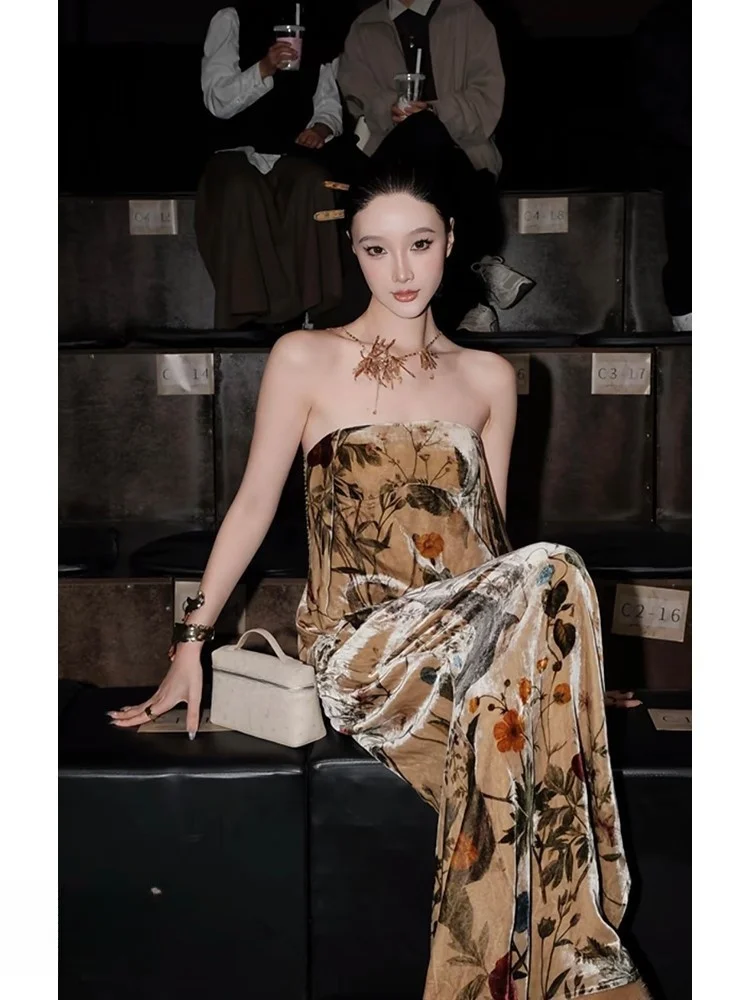 

Velvet strapless dress with an artistic Golden velvet toasting and photo-taking long dress