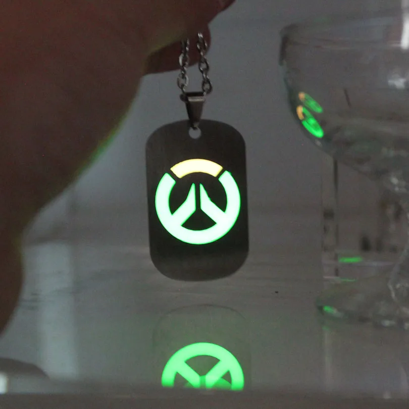 Overwatch سلاسل المفاتيح المعلقات الأزياء والمجوهرات يتوهج في الظلام تاليسمان الهدايا