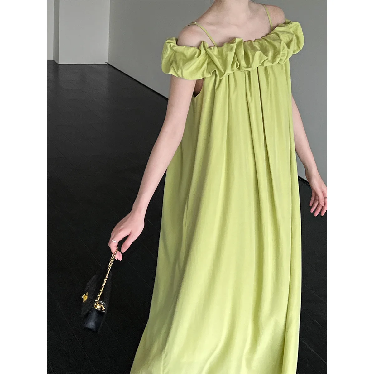 

Silk Lyocell Off-shoulder Strapless Dress Korean Ruffle Edge Camisole Dress Green / White
