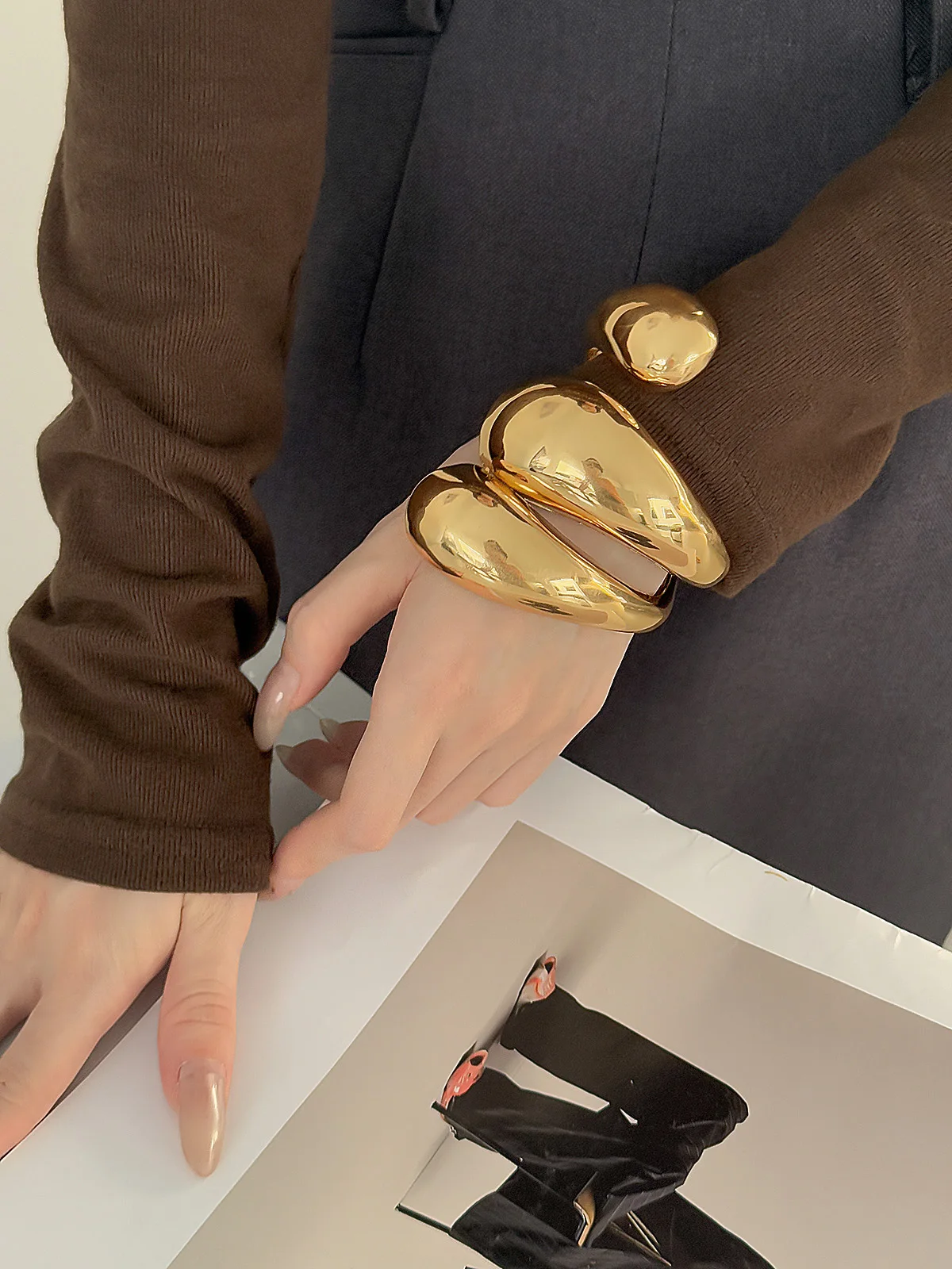 

Многослойный открытый широкий браслет с преувеличенным дизайном, открытый широкий браслет с металлической оберткой для женщин, высококачественное кольцо на руку с защитой от подкладки