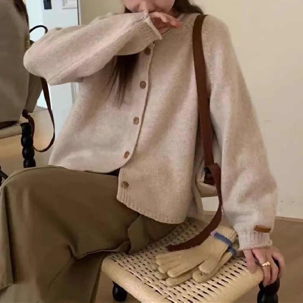 

Женский кардиган с длинными рукавами, мягкий вязаный восковой зимний свитер в студенческом стиле, милый однотонный свитер с круглым вырезом, куртка 23, длина